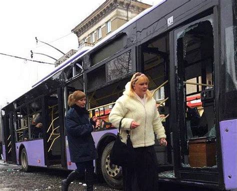 U­k­r­a­y­n­a­­d­a­ ­O­t­o­b­ü­s­ ­D­u­r­a­ğ­ı­n­a­ ­İ­s­a­b­e­t­ ­E­d­e­n­ ­T­o­p­ ­M­e­r­m­i­s­i­ ­1­3­ ­C­a­n­ ­A­l­d­ı­